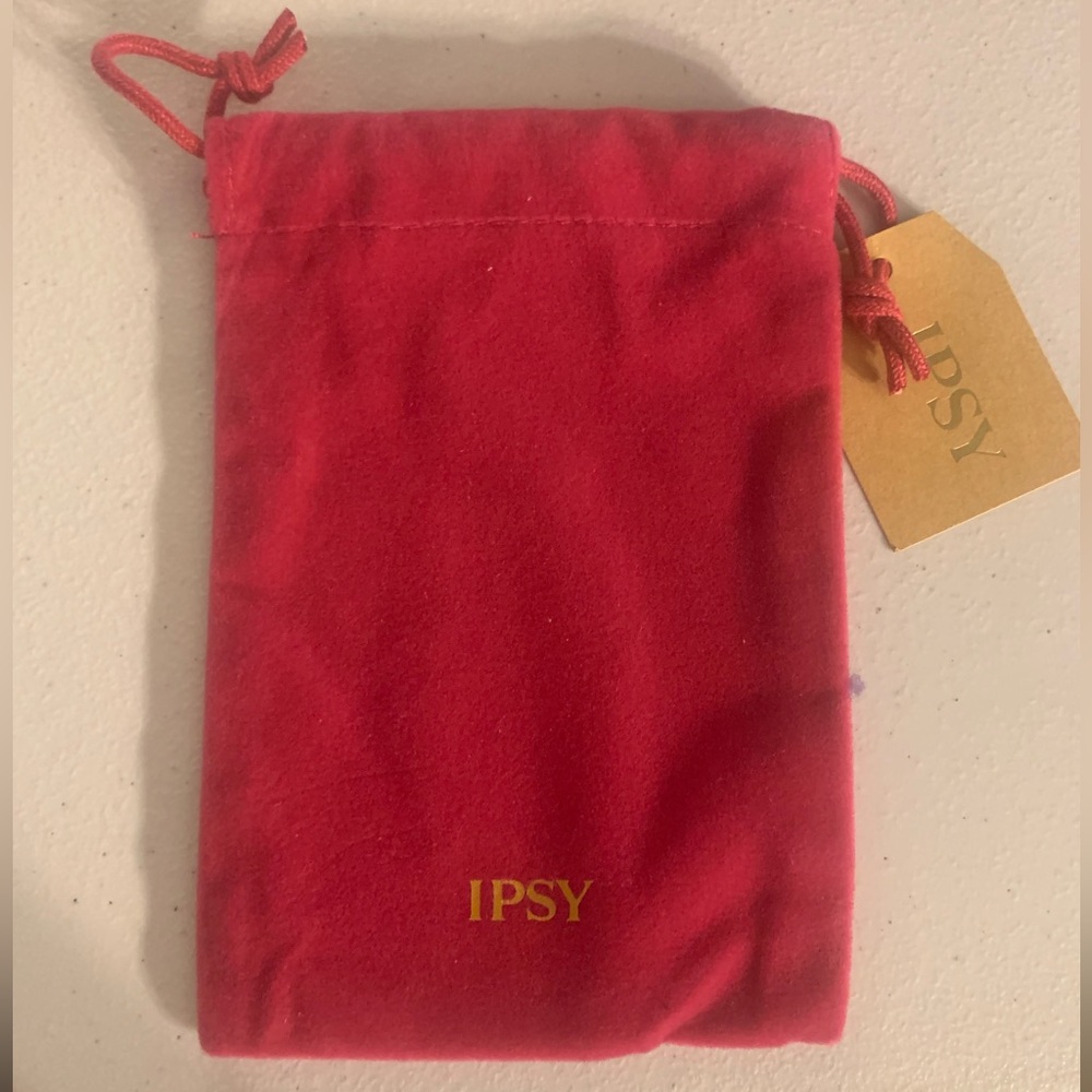 FREE w/$40 purchase || Ipsy makeup pouch